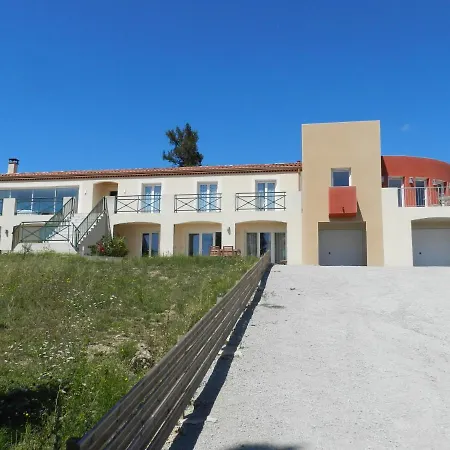 Couette-café Domaine De Campras 3*
